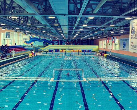 McSharry Sets Season-Best to Top 100m Breaststroke Heats at World Aquatics Championships